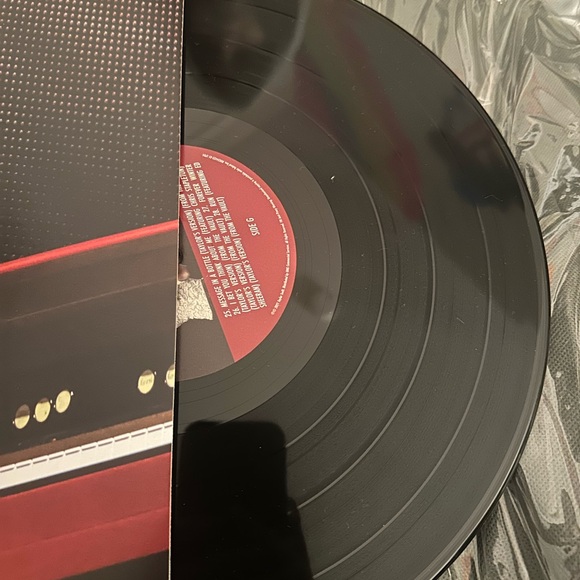 Taylor Swift Red Vinyl - Picture 3 of 3
